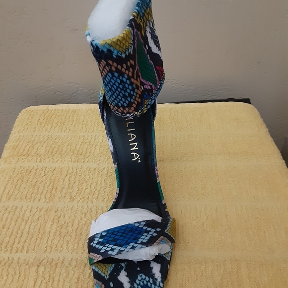 Women shoes - Picture 2 of 2